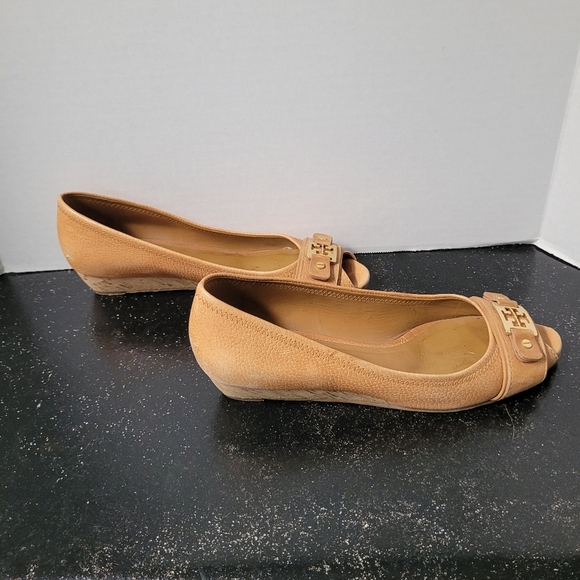 Tory Burch Tan leater Low Wedge Shoes - Picture 4 of 10